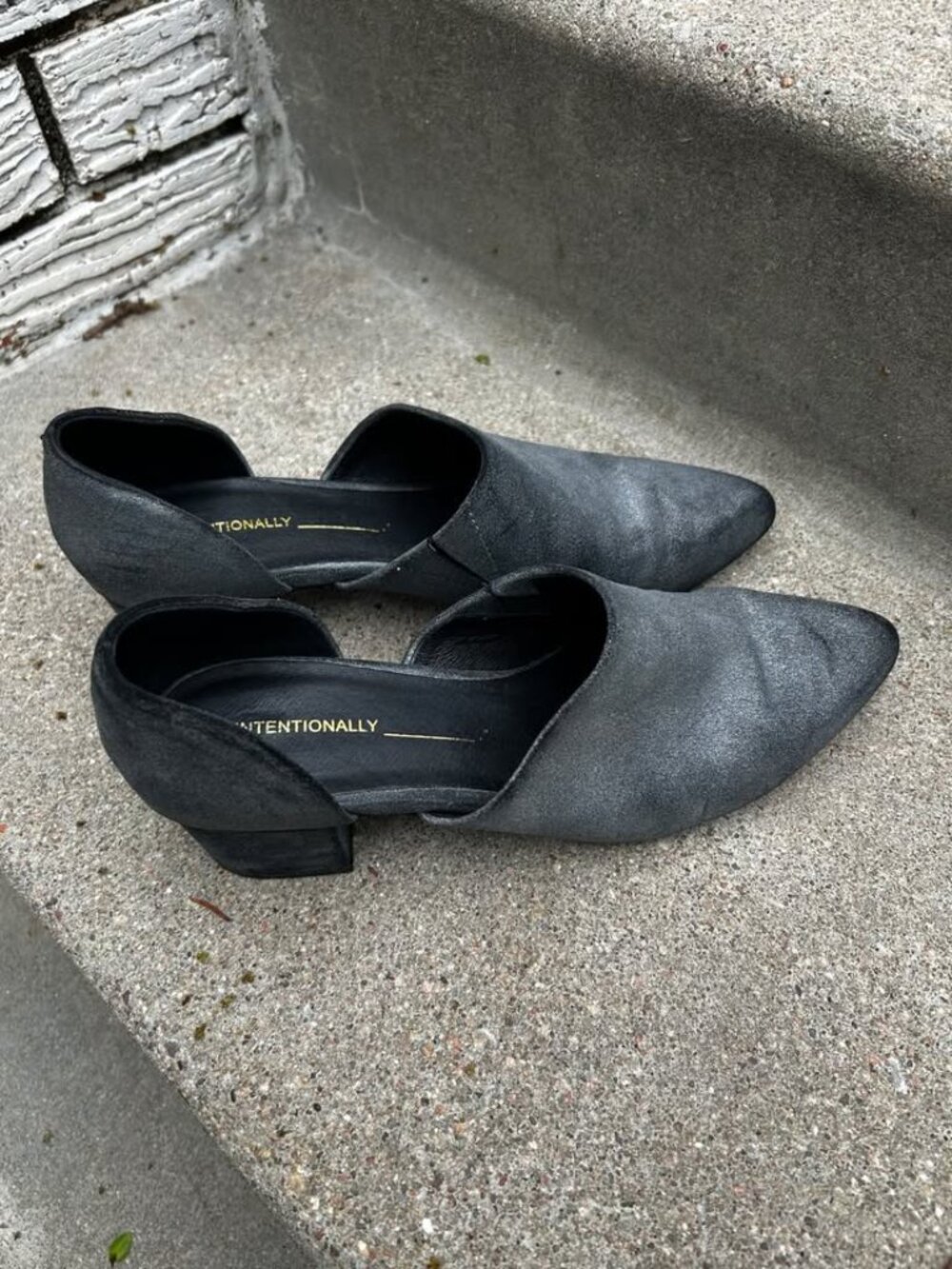 Intentionally Blank Size 7 Suede Heels